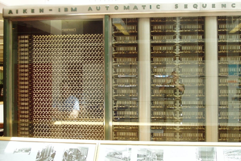 «Марк I» — первый программируемый компьютер. Разработан и построен в США в 1944 году